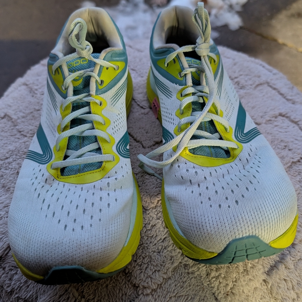 Women's Topo Magnify 4 Zipfoam Running Sneakers Size 10.5
